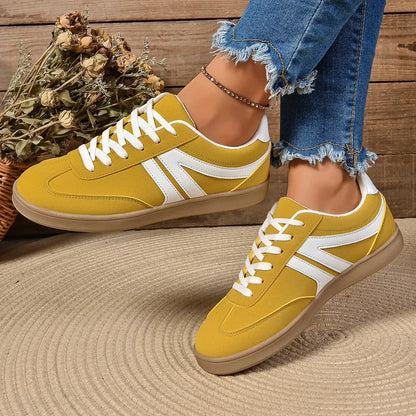 Flache Sneakers mit runder Spitze zum Schnüren für Damen